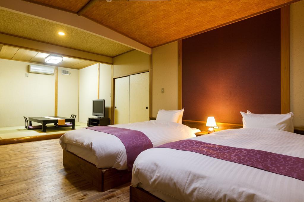 Yufuin Ryokuyu Hotel Buitenkant foto