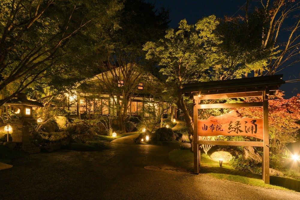Yufuin Ryokuyu Hotel Buitenkant foto